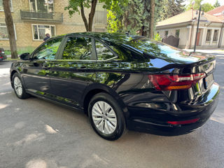 Volkswagen Jetta foto 4