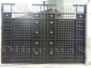Copertine, garduri, porți, balustrade,  gratii, uși metalice și alte confecții din fier forjat. foto 1