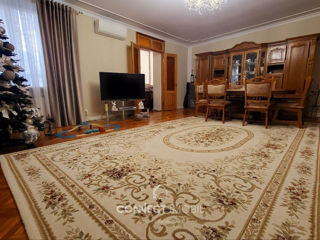 Apartament cu 4 camere, 188 m², Buiucani, Chișinău foto 2