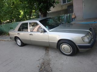 Mercedes Series (W124) foto 2