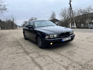 BMW 5 Series foto 2