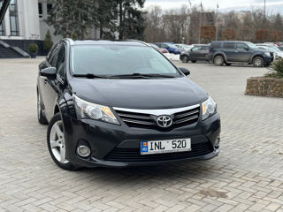 Toyota Avensis foto 1