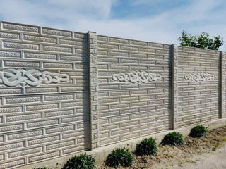 Gard din plăci de beton este durabil  și nu necesită îngrijire specială. foto 4