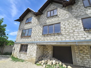 Town-House cu 3 nivele, 130 mp,str. L. Deleanu, Buiucani, 39900 € ! foto 2