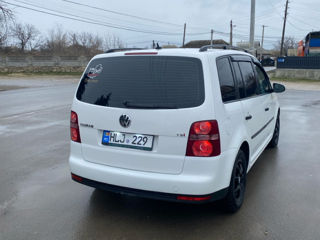 Volkswagen Touran foto 4