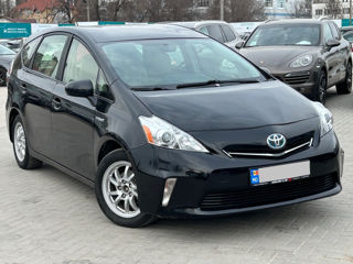 Toyota Prius v foto 5