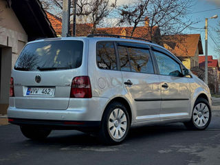 Volkswagen Touran foto 6