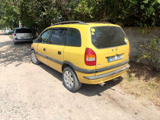 Opel Zafira foto 2