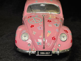 Model Volkswagen Beetle Peace and Love 1:18