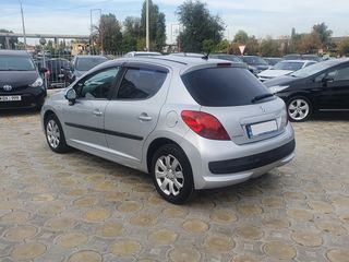 Peugeot 207 foto 8