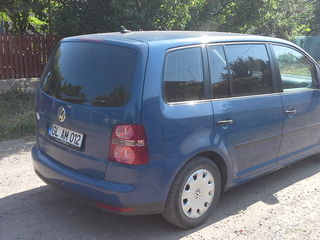 Volkswagen Touran foto 4