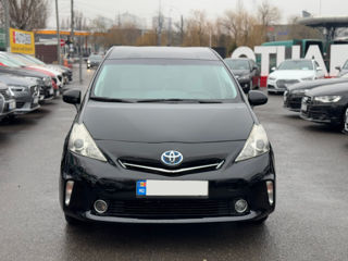 Toyota Prius v foto 3