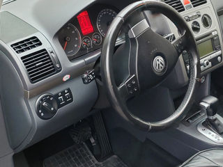 Volkswagen Touran foto 3