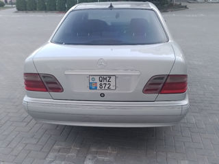 Mercedes E-Class foto 6