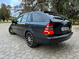 Mercedes C-Class foto 7