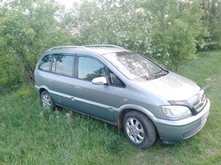 Opel Zafira фото 2