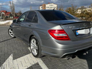 Mercedes C-Class foto 2