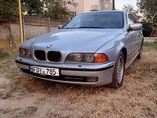 BMW 5 Series foto 3