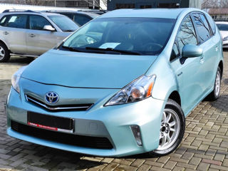 Toyota Prius v foto 3