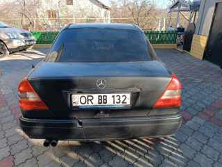 Mercedes C-Class foto 3