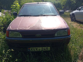 Ford Escort фото 1