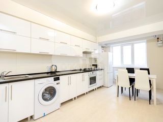 Apartament modern, spațios, bloc nou, reparat + mobilat, Centru, 400 € ! foto 1