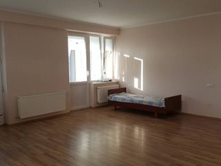 Apartament cu 2 camere, 78 m², Poșta Veche, Chișinău foto 2