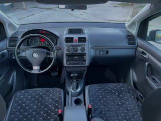 Volkswagen Touran foto 8