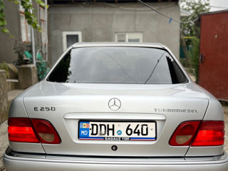 Mercedes E-Class foto 2