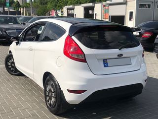 Ford Fiesta foto 5