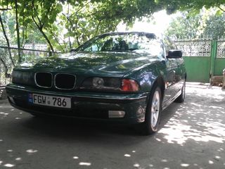 BMW 5 Series foto 2