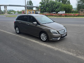 Mercedes B-Class foto 2