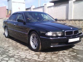 BMW 7 Series foto 1