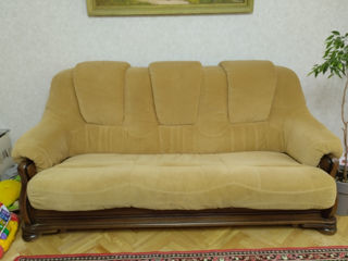 Urgent!!!Mobila romanescă canapea si 2 fotolii pentru leaving complet
