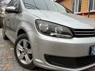 Volkswagen Touran foto 2