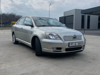 Toyota Avensis foto 1