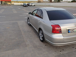 Toyota Avensis foto 4