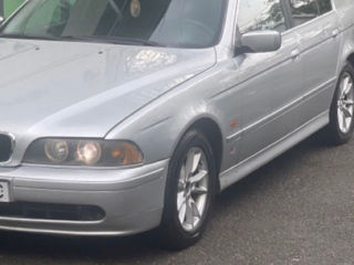 BMW 5 Series foto 1