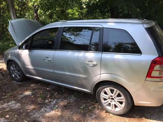 Dezmembrare Opel Zafira B foto 1