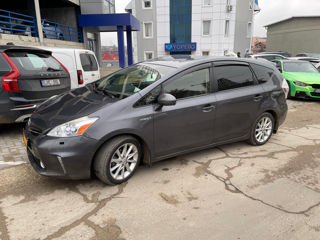 Toyota Prius v