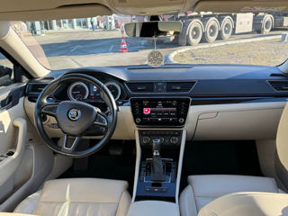 Skoda Superb foto 2