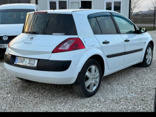 Renault Megane foto 2