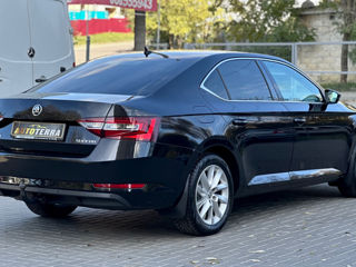 Skoda Superb foto 4