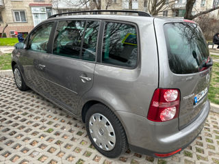 Volkswagen Touran foto 3