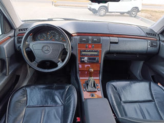 Mercedes E-Class foto 6