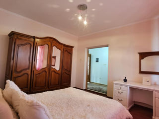 Casa Mare Chirie Cu 2 Nivele + Garaj + 3 Parking / Big House Rent 2 Floors + Garage + 3 Parking