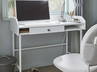 Set de mobilă pentru oficiu IKEA (birou, scaun rotativ, vitrină)