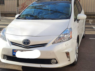 Toyota Prius v foto 3