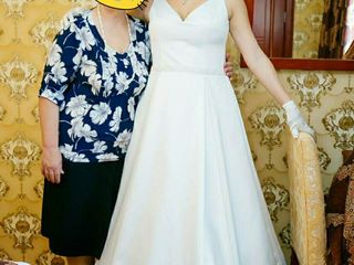 Свадебное платье белое атласное элегантное и красивое foto 2