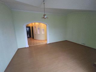 Apartament cu 4 camere, 97 m², Buiucani, Chișinău foto 5